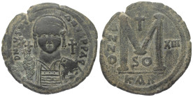 Iustinianus I. (527 - 565 n. Chr.).

 Follis (40 Nummi, Bronze). Constantinopolis.
Vs: D N IVSTINI-ANVS P P AVC. Büste mit Helm, Diadem, Panzer, Kr...