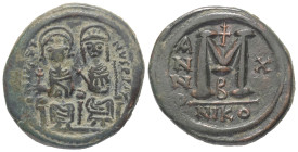 Iustinus II. (565 - 578 n. Chr.).

 Follis (40 Nummi, Bronze). 575 / 576 n. Chr. (Jahr 10). Nikomedia.
Vs: Iustinus mit Kreuzglobus und Sophia mit ...