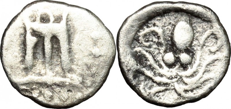 Greek Italy. Bruttium, Kroton. AR Triobol, 425-350 BC. D/ Tripod. R/ Octopus. HN...