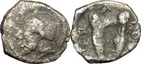 Sicily. Himera. AR Hemilitra, 470-450 BC. D/ Head of warrior left, helmeted. R/ Pair of greaves. SNG Ashmolean 1769. SNG Lloyd 1030. AR. g. 0.80 mm. 1...