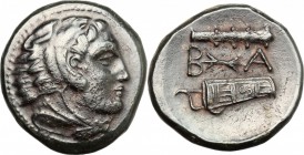 Continental Greece. Kings of Macedon. Alexander III 'the Great' (336-323 BC). AE 18mm, 336-323 BC. D/ Head of Heracles right, wearing lion's skin. R/ ...