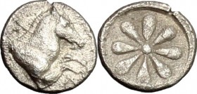 Continental Greece. Aeolis, Kyme. AR Hemiobol, c. 350 BC. D/ Forepart of horse right. R/ Flower. SNG v. Aulock, 7692. SNG Kayhan 91-93. AR. g. 0.35 mm...
