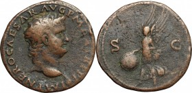 Nero (54-68). AE As, Lugdunum mint, 62-68 AD. D/ Bust of Nero right, bare. R/ Victory advancing left; holding shield. RIC (2nd ed.) 543. AE. g. 8.73 m...