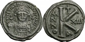 Justinian I (527-565). AE 20 Nummi, Constantinople mint, 539-540. D/ Bust of Justinian facing, helmeted, cuirassed, holding globus cruciger; to right,...