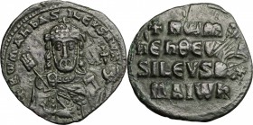 Romanus I, Lecapenus (920-944). AE Follis, Constantinople mint, 931-944. D/ Half-length figure of Romanus facing, holding labarum and globus cruciger....