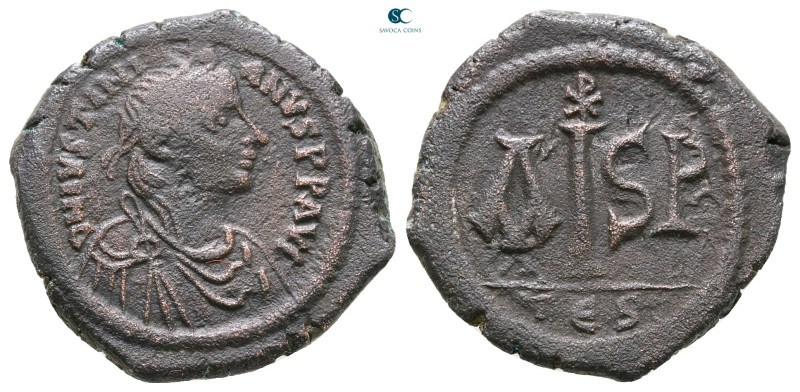 Justinian I AD 527-565. Thessalonica
16 Nummi Æ

22 mm, 6,27 g



Very Fi...