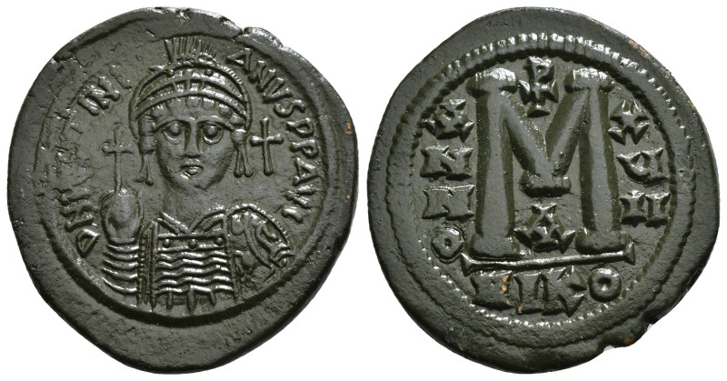 JUSTINIAN I (527-565). Follis. 
Obv: D N IVSTINIANVS P P AVG.
Helmeted and cuira...