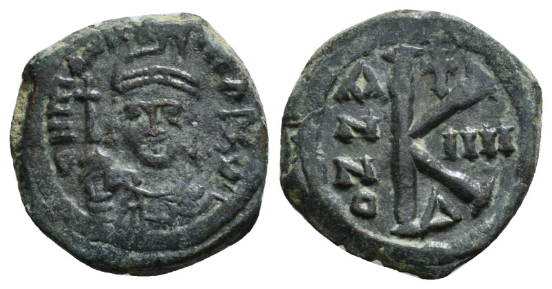 MAURICE TIBERIUS (582-602). Half Follis. Constantinople.
Obv : D N MAV TIЬЄP P P...