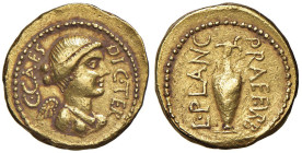 Giulio Cesare (+ 44 a.C.) Aureo (45 a.C.) Busto della Vittoria a d. - R/ L PLANC PRAEF VRB, vaso - Cr. 475/1a AU (g 8,00)

Status: BB