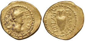 Giulio Cesare (+ 44 a.C.) Quinario (zecca itinerante, circa 45 a.C.) Busto della Vittoria a d. - R/ Vaso - Cr. 475/2 AU (g 3,99) RRRR Macchie al D/
...