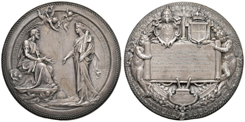 Pio XI (1922-1939) Medaglia coniata in Argento di massimo modulo con fondo opaco...