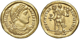 Valentiniano I (364-375) Solido (Antiochia) - Busto diademato a d. - R/ L'imperatore stante di fronte con labarum e vittoriola - RIC 2b AU (g 4,47) Mi...