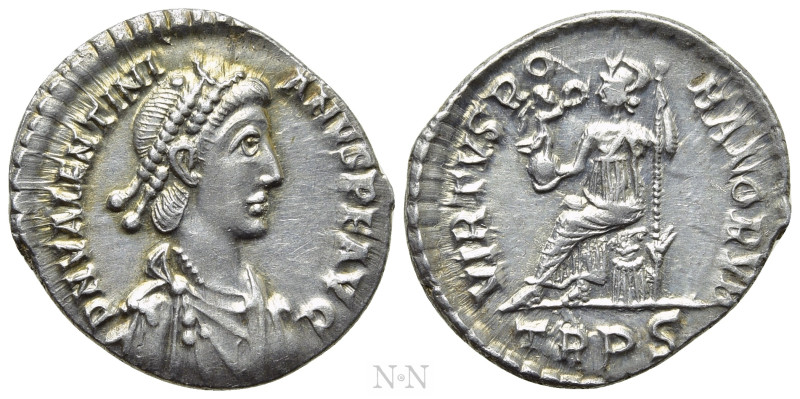 VALENTINIAN II (375-392). Siliqua. Treveri. 

Obv: D N VALENTINIANVS P F AVG. ...