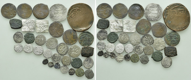 33 Islamic Coins. 

Obv: .
Rev: .

. 

Condition: See picture.

Weight:...