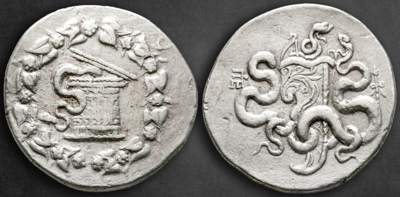 Mysia. Pergamon circa 150-140 BC. 
Cistophoric Tetradrachm AR

29 mm, 12,67 g...
