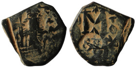 Constans II. (641-668 AD). Follis. Obv: Constans II. standing facing. Rev: M. 20mm, 4,48g