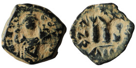 Constans II. (641-668 AD). Follis. Obv: Constans II. standing facing. Rev: M. 23mm, 5,03g