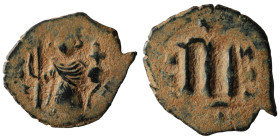 Constans II. (641-668 AD). Follis. Obv: Constans II. standing facing. Rev: M. 24mm, 2,51g