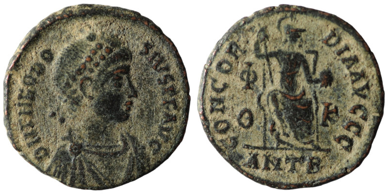 Theodosius I. (378-383 AD). Æ Follis. Antioch. Obv: D N THEODOSIVS P F AVG. pear...