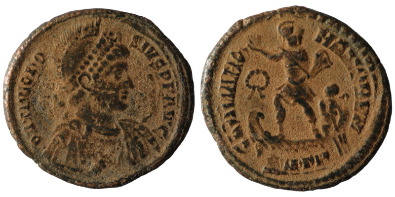 Theodosius I. (392-395 AD). Follis. Antioch. Obv: D N THEODOSIVS P F AVG. pearl-...