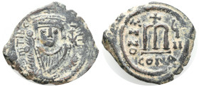 Tiberius II Constantine (578-582). Æ 40 Nummi (28mm, 12.68g). Constantinople, uncertain year. Crowned facing bust, in consular robes, holding mappa an...