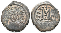 Maurice Tiberius (582-602). Æ 40 Nummi (28mm, 12.30g). Constantinople, year 5. Helmeted and cuirassed bust facing, holding globus cruciger. R/ Large M...
