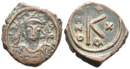 Maurice Tiberius (582-602). Æ 20 Nummi (21mm, 5.22g). Constantinople, year 10. Diademed, helmeted and cuirassed facing bust, holding globus cruciger. ...