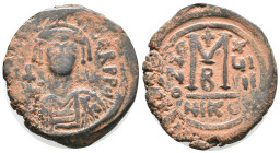 Maurice Tiberius (582-602). Æ 40 Nummi (29mm, 11.37g). Nicomedia, year 19. Helmeted and cuirassed bust facing, holding globus cruciger and shield. R/ ...