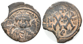Maurice Tiberius (582-602). Æ 20 Nummi (21mm, 5.76g). Theoupolis (Antioch) year 8. Crowned bust facing, holding mappa and eagle-tipped sceptre. R/ Lar...