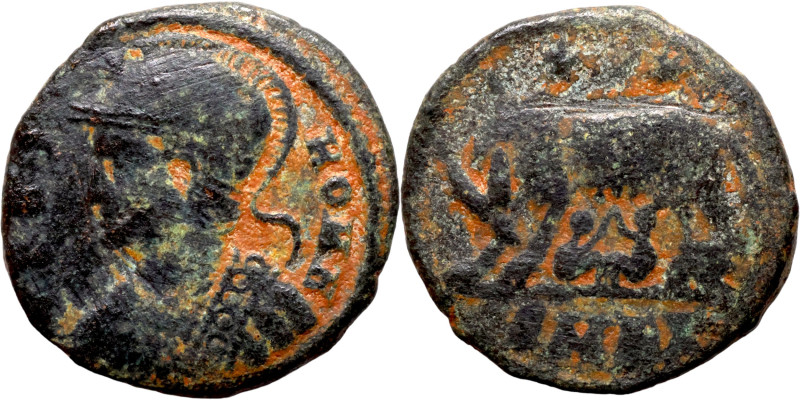 Constantinus I. (306-337 AD). Æ Follis. Antioch. Obv: VRBS ROMA. helmeted bust o...