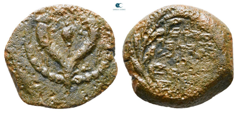 Judaea. Jerusalem. John Hyrcanus I 135-104 BC. 
Prutah Æ

15 mm, 2,20 g


...