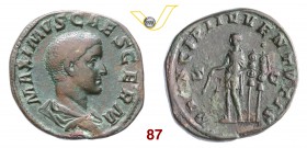 MASSIMO, Cesare (235-238) Sesterzio. D/ Busto drappeggiato e corazzato R/ L'Imperatore con bacchetta e lancia; a d. due stendardi. RIC 13 Ae g 20,01 B...