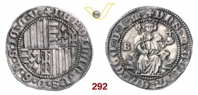 NAPOLI FERDINANDO I D'ARAGONA (1458-1494) Carlino. D/ Stemma tondo inquartato R/ Il Re, coronato, con scettro e globo crucigero, seduto in trono accan...