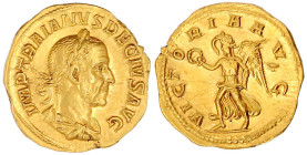Aureus 249. Belorb., drap. Büste r./VICTORIA AVG. Victoria steht l. 4,48 g. fast vorzüglich, sehr selten Erworben 1987 bei Münzkabinett Funk, Neukefer...