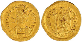 Solidus 457/474 Constantinopel, 2. Offizin. Brb. v.v. mit Helm/VICTORIA AVGGG B CONOB. Victoria steht l., hält Langkreuz. 4,35 g. vorzüglich. Goodacre...