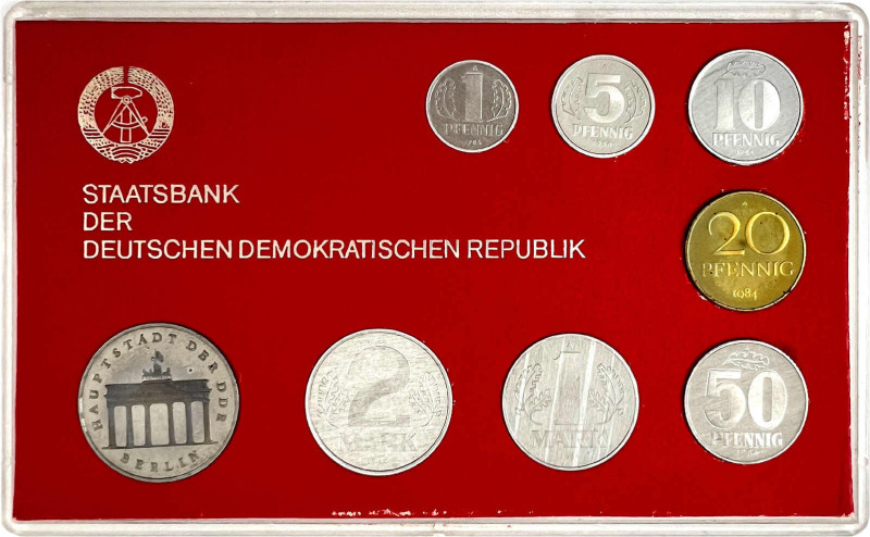 Kursmünzensatz von 1 Pfennig bis 5 Mark 1984. In Hartplastik mit rotem Inlett. P...