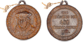 Tragbare Eisenguß-Medaille 1883 a. s. 400. Geburtstag . Brb. v.v./Schrift. 63 mm vorzüglich, leichter Flugrost. Schnell 349.