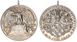 Tragbare Silbermedaille v. Oertel Berlin 1932 auf das 30. Westfälische Bundesschießen in Gütersloh. Adler auf Stein mit Zielscheibe und Gewehren/behel...