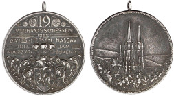 Tragbare Silbermedaille 1910. Auf das 19. Verbandsschießen des Gaues Hessen - Nassau in Marburg. 40 mm; 24,17 g. sehr schön/vorzüglich, Kratzer, schön...