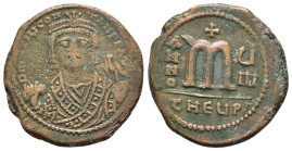 MAURICE TIBERIUS (582-602). Follis. Antioch.

Obv : Crowned facing bust, wearing consular robe, holding mappa and eagle-tipped sceptre.

Rev : Large m...