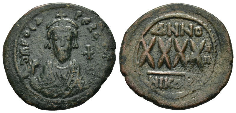 PHOCAS.(602-610).Nicomedia.Follis.

Obv : δ m FOCA PER [AVς.
Crowned bust of Pho...