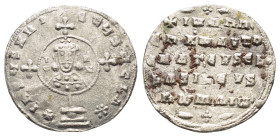 JOHN I TZIMISCES (969-976).Constantinople.Miliaresion.

Obv : + IҺSЧS XRISTЧS ҺICA ✷.
Cross crosslet set on globus above two steps; in central medalli...