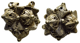 ROMAN GOLD PENDANT.(Circa 3th century).Ae.

Condition : Good very fine.

Weight : 6.85 gr
Diameter : 18 mm