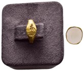 ANCIENT ROMAN GOLD RING.(3rd-4th century).Au.

Condition : Good very fine.

Weight : 0.94 gr
Diameter : 14 mm