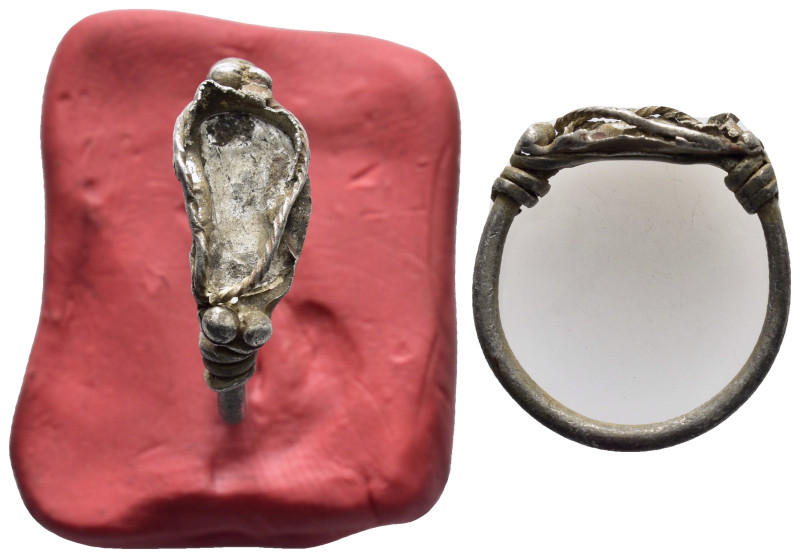 ANCIENT ROMAN SILVER RING.(3rd-4th century).Ar.

Condition : Good very fine.

We...