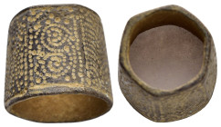 ANCIENT BYZANTINE THIMBLE.(9th-110th century).Ae.

Condition : Good very fine.

Weight : 7.94 gr
Diameter : 17 mm