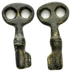 ANCIENT ROMAN BRONZE KEY.(2nd-4th century ).Ae.

Condition : Good very fine.

Weight : 2.46 gr
Diameter : 26 mm