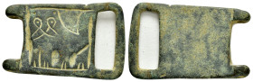 ROMAN BRONZE MILITARY BUCKLE.(1st-2nd century).Ae.

Condition : Good very fine.

Weight : 26.31 gr
Diameter : 49 mm