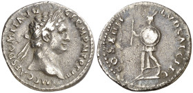 (88 d.C.). Domiciano. Denario. (Spink 2723) (S. 76/77) (RIC. 596). Hojas por leve doblez. Ex Áureo & Calicó 17/02/2021, nº 1182. 3,18 g. (MBC).