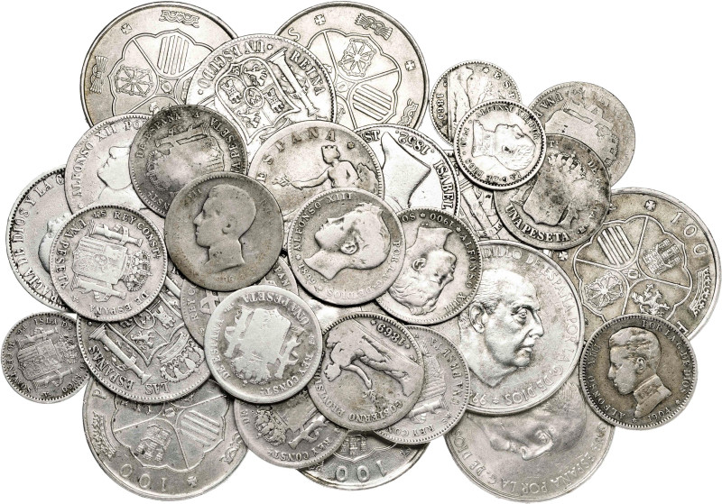 Lote de 33 monedas de plata, todas españolas salvo una. Diferentes módulos y épo...